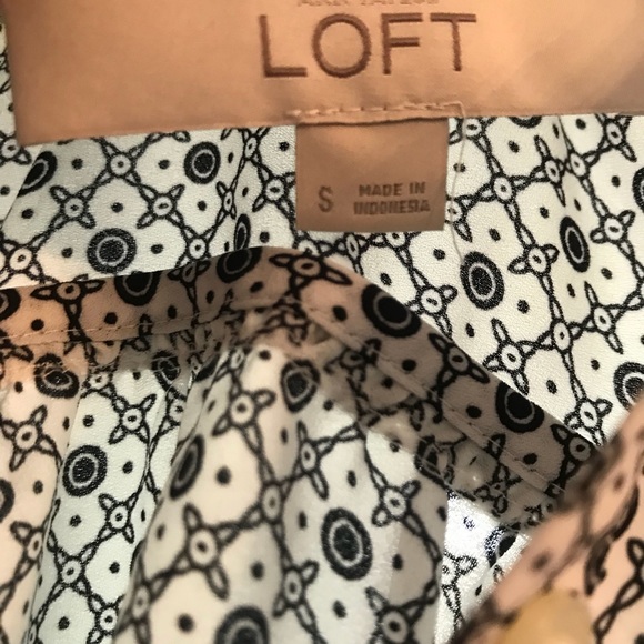 Black and white blouse from the Loft - Picture 4 of 4